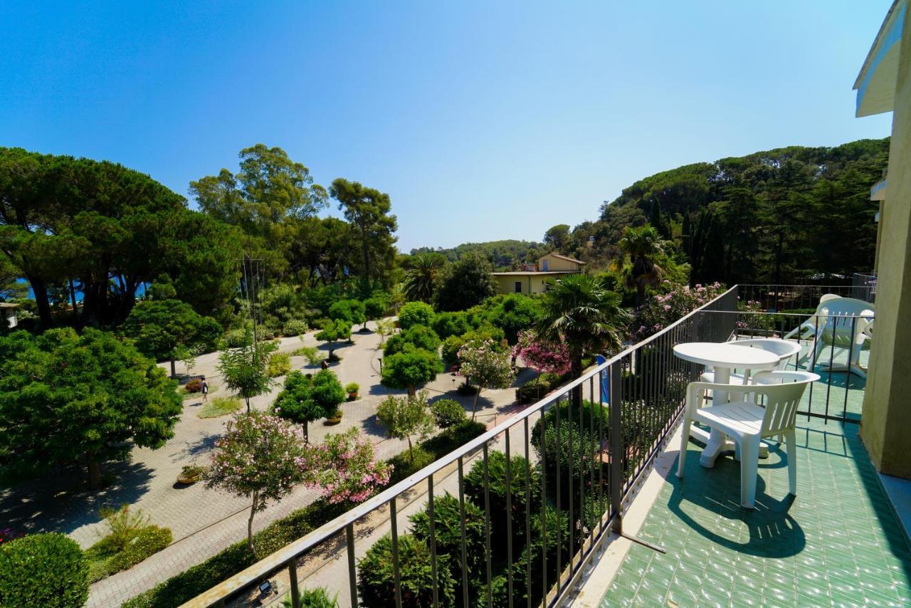Hotel Le Acacie Capoliveri  Bagian luar foto