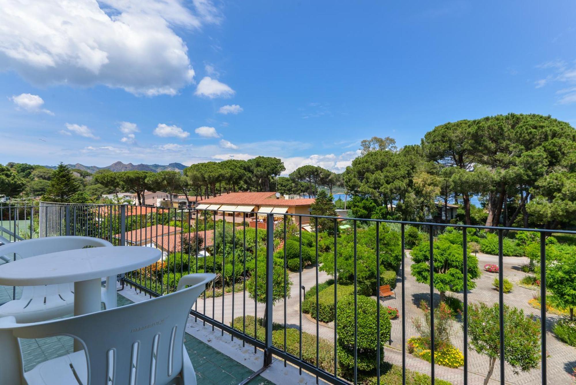 Hotel Le Acacie Capoliveri  Bagian luar foto