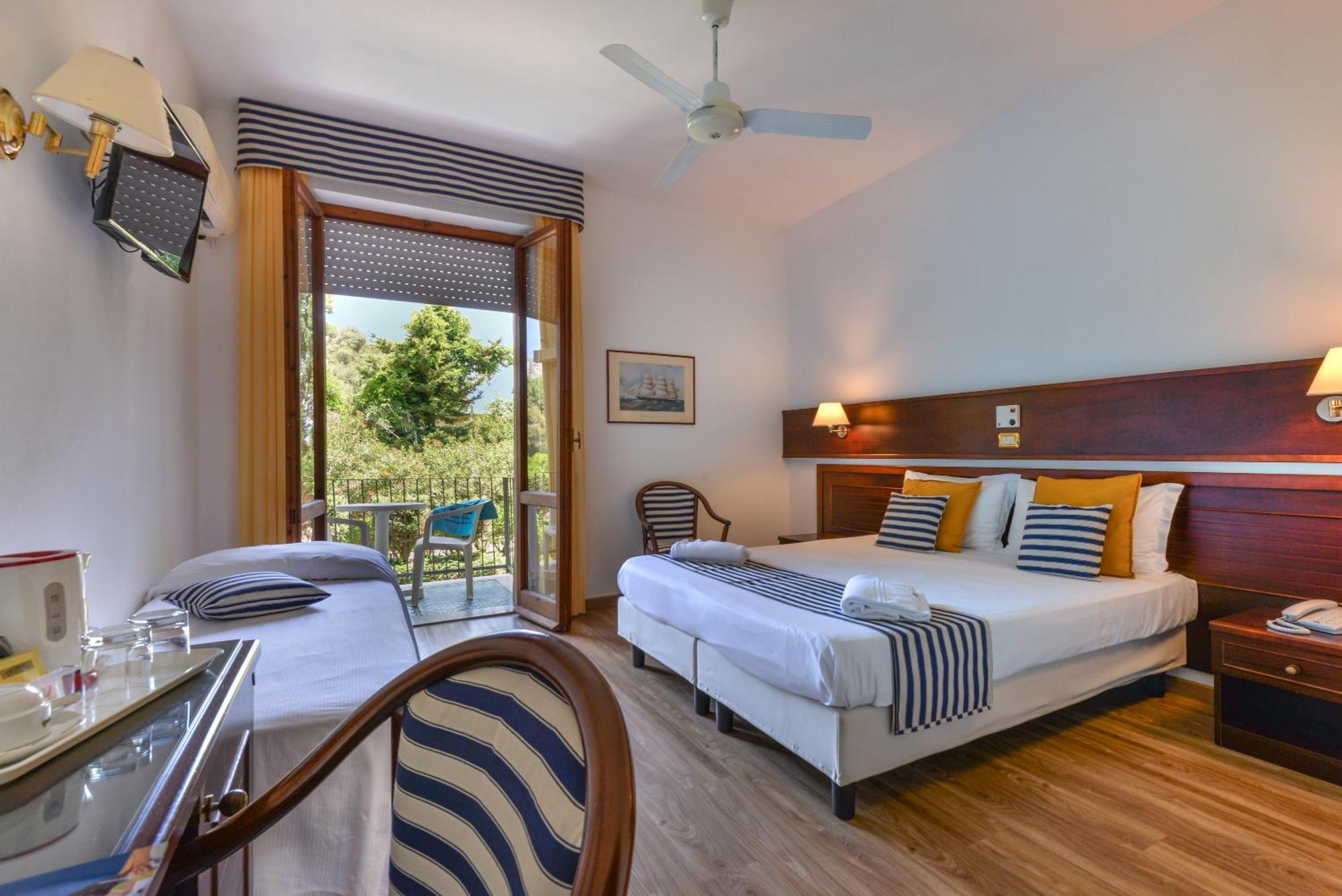 Hotel Le Acacie Capoliveri  Bagian luar foto