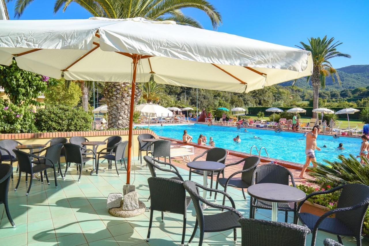 Hotel Le Acacie Capoliveri  Bagian luar foto